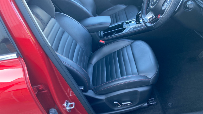 MG HS 1.5 T-GDI Trophy 5dr DCT Petrol Hatchback